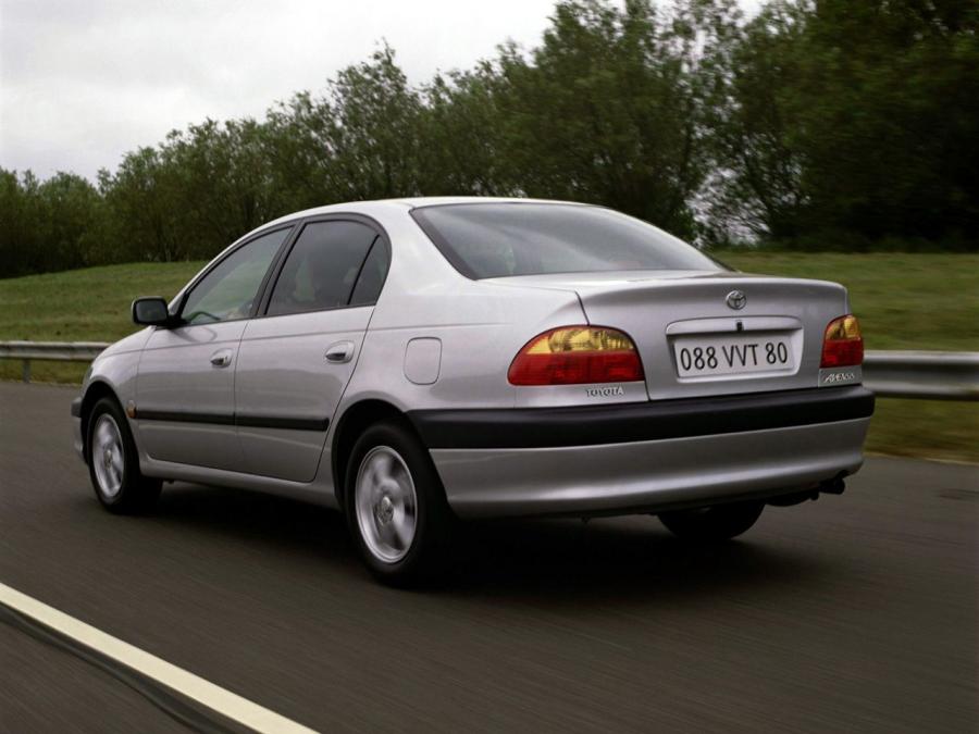  Toyota Avensis Sedan 2000 года  (фото 13 из 20)
